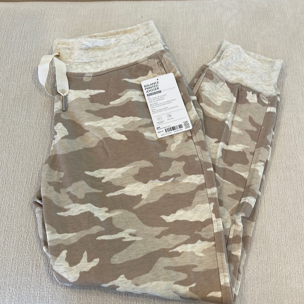 NWT Athleta Balance Printed Jogger